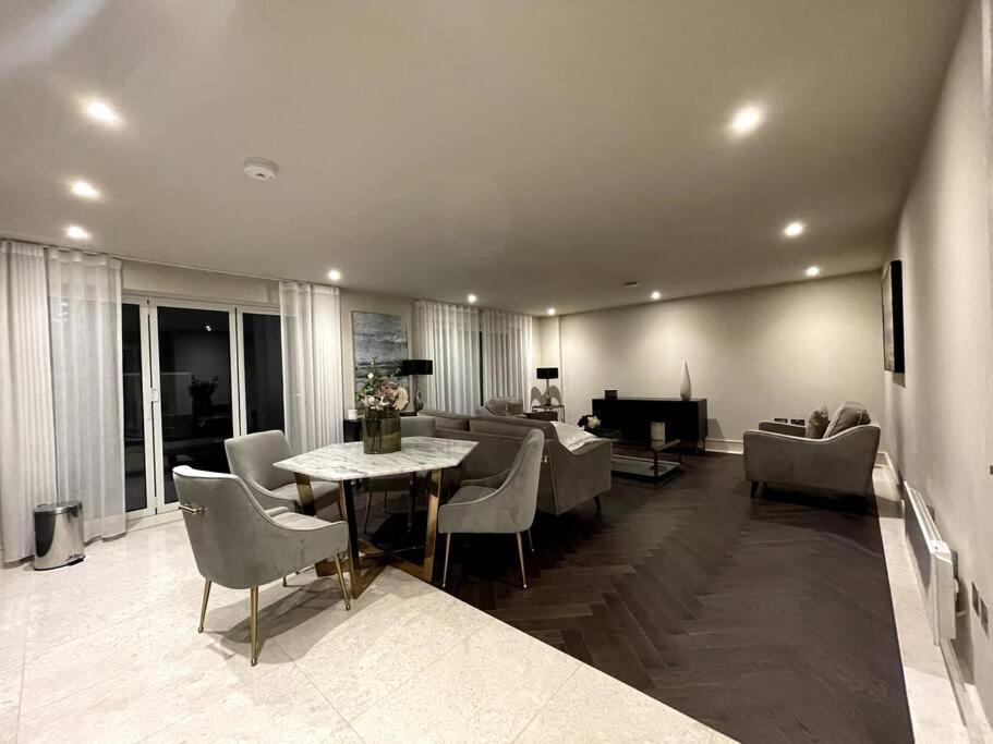 דירות צ'יגוול 2Br Urban Vista Retreat Chcl F7 מראה חיצוני תמונה
